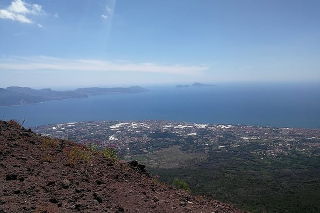 Half day to Mount Vesuvius (4 hours) 10