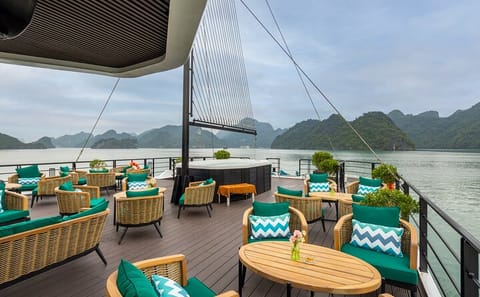 Luxury Catamaran Kayaking Tour in Lan Ha Bay, Hai Phong