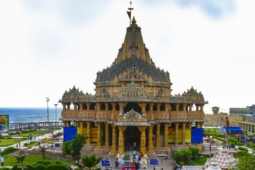 Junagarh Fort and Somnath Temple Tour from Rajkot