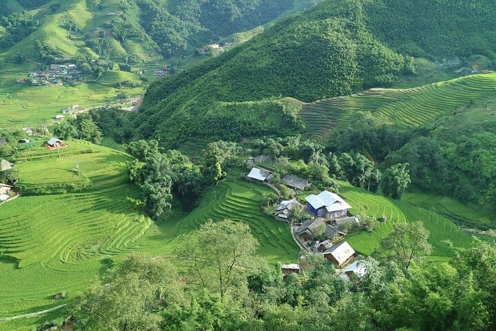 Sapa Trekking 2 Days Tour with Overnight Homestay By Cabin Bus