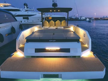 Private Luxury Yacht Cruise to Agia Anna Beach, Mykonos