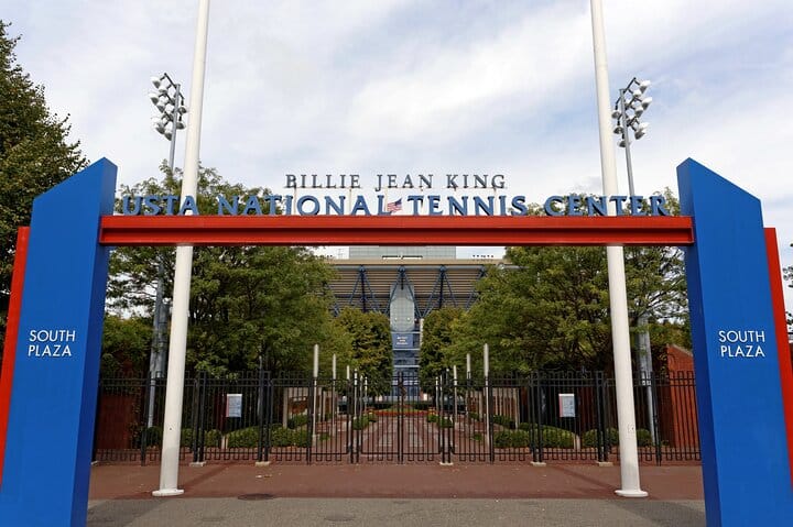 New York Contrasts and Gospel Mass Tour in Harlem