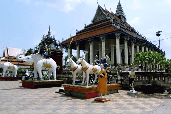 Private Battambang Full-Day Tuk-Tuk Tour with Bamboo Train & Bat Cave photo 4