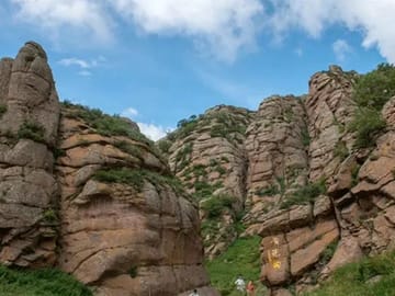 8-Day Hohhot–Ordos Tour with Hiking, Camping, and Culture