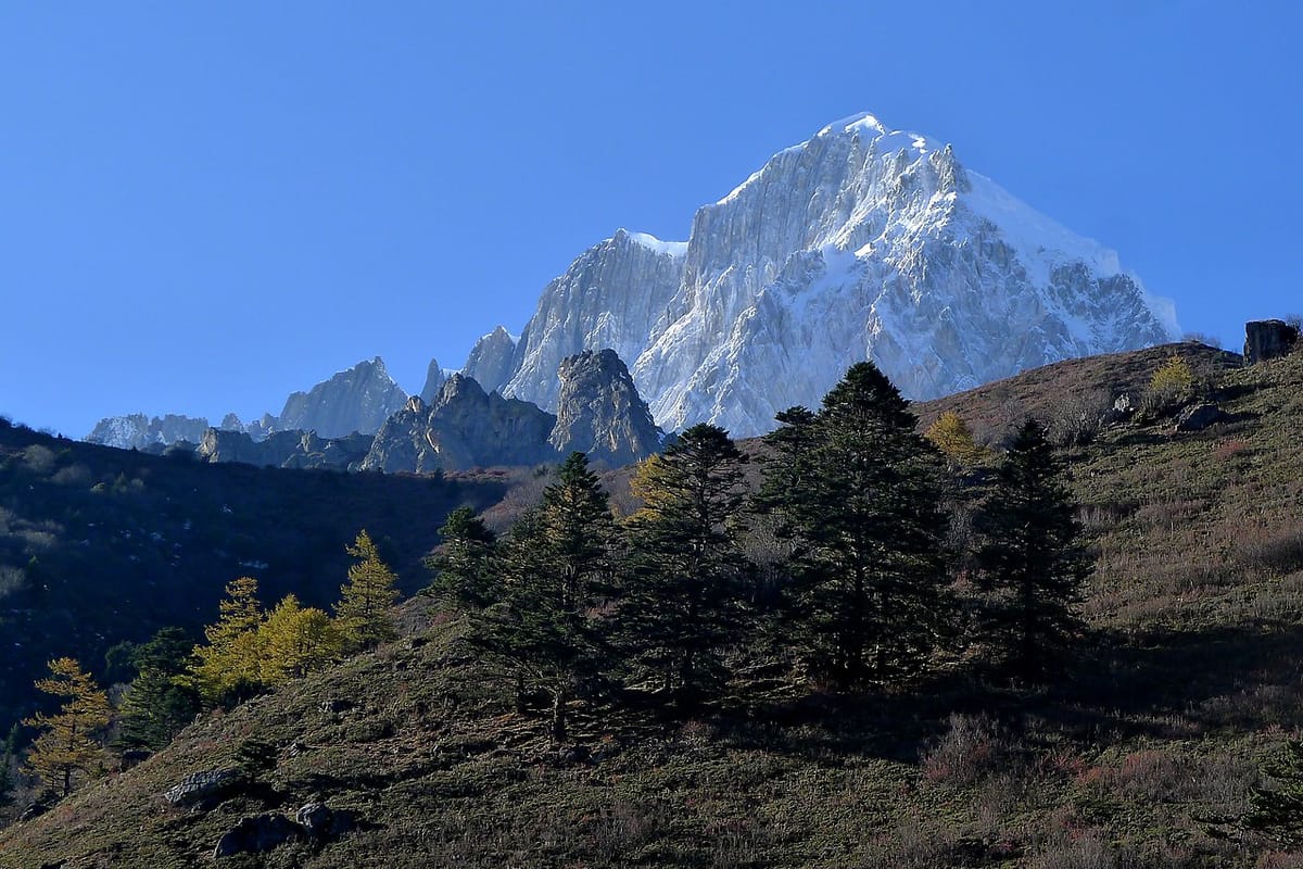 Best Treks & Multi-Day Hikes in China: The Authoritative Guide (2026)