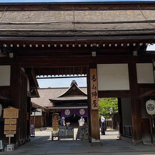 Takayama oldtownship walking tour with local guide. (About 45min)