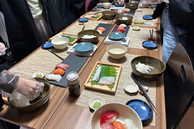 Mochi Pounding and Sushi Making Experience in Tokyo 6