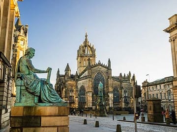 Edinburgh Old Town Walking Tour with Local Guide