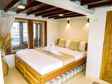 Deluxe Ocean Cabin