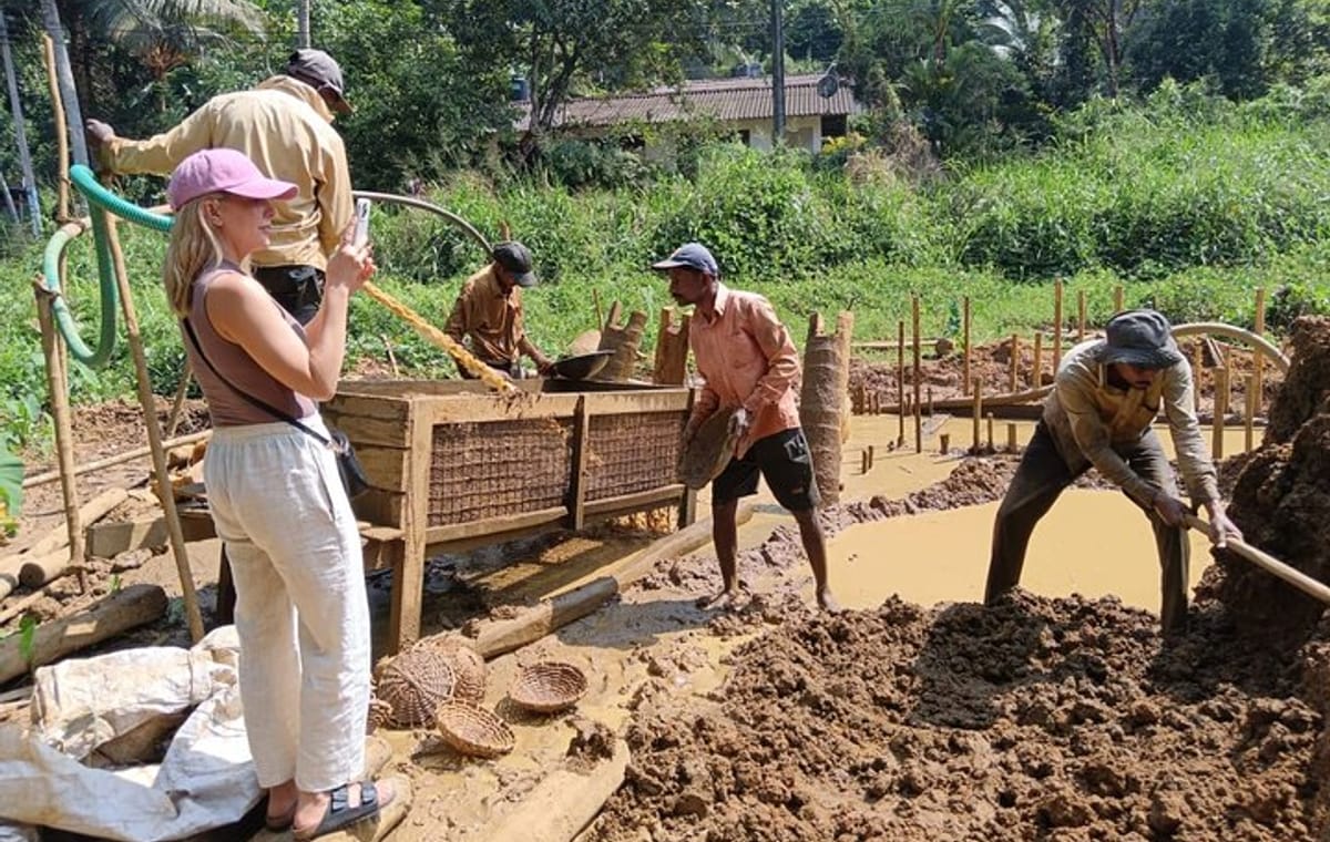 Ratnapura Full Day Tour with Water Falls, Gem Mines and Saman Devalaya