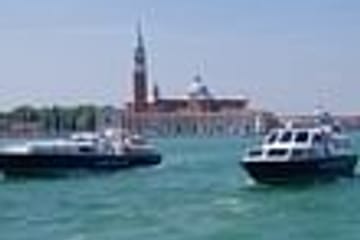 Two-Hour Private Boat Tour with Aperitif in Venice