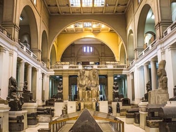 Private 8-Hour Tour of Pyramids and Egyptian Museum in Cairo