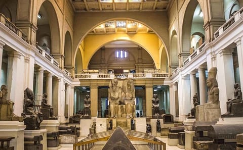 Private 8-Hour Tour of Pyramids and Egyptian Museum in Cairo