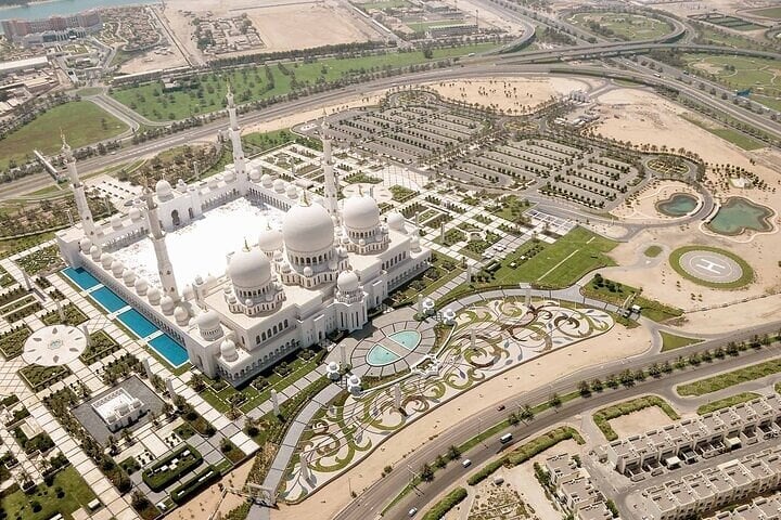 Abu Dhabi Aerial Adventure with 30-Minute Helicopter Ride 10