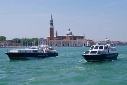 1-hour panoramic tour of Venice by boat