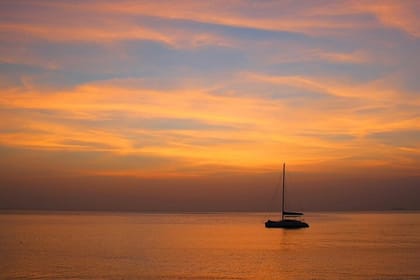 From Mykonos: Small Group Delos and Rhenia Catamaran Tour