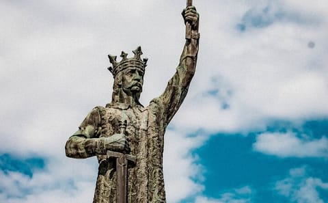 Walking Tour of Chișinău's Landmarks with Local Guide