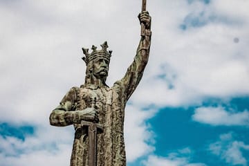 Walking Tour of Chișinău's Landmarks with Local Guide