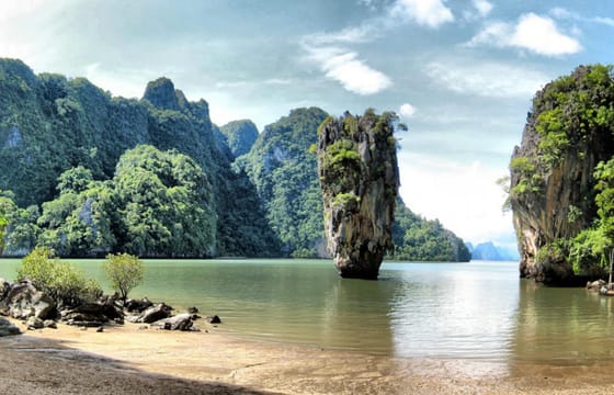 James Bond & Beyond – The Early Bird