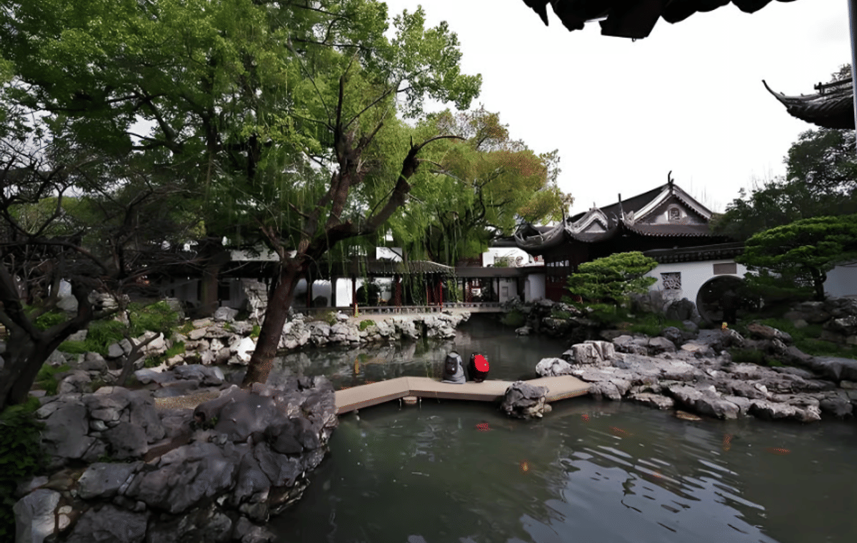 From Shanghai: The Oriental Pearl Tower, The Bund, City God Temple & Yuyuan Garden Day Tour