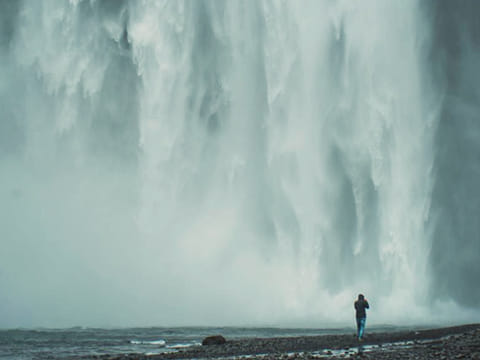 8 Days: Magic of Iceland: A Journey Around the Ring Road (Spanish-Speaking Guide)
