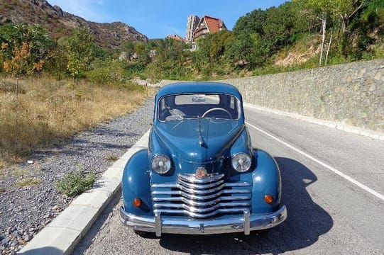Private Retro Stylish Tour of Sliven with Opel Olimpia