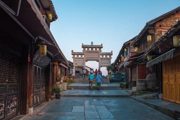Private Guiyang Day Tour of Qingyan Ancient Town and Qianling Park