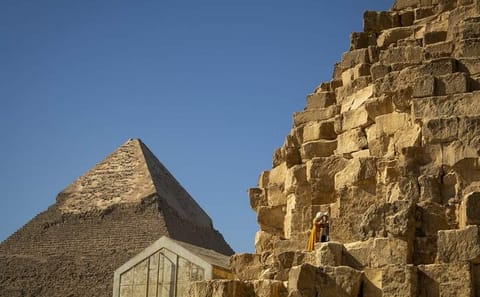 Giza Pyramids and Mummies Museum Guided Tour in Cairo