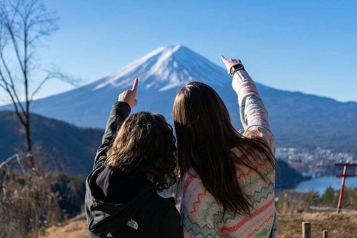 Mt. Fuji Private Sightseeing Tour with Local guide/photographer