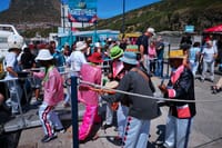 Tourists returning from Seal Island Tour