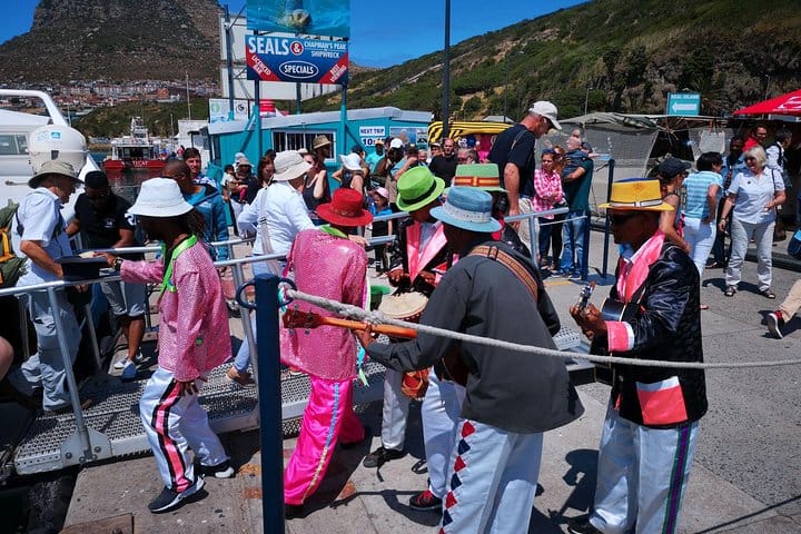 Tourists returning from Seal Island Tour