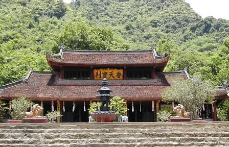 Day Trip to Perfume Pagoda from Hanoi with Guided Tour