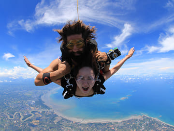 From Pattaya: Tandem Skydive Admission Ticket