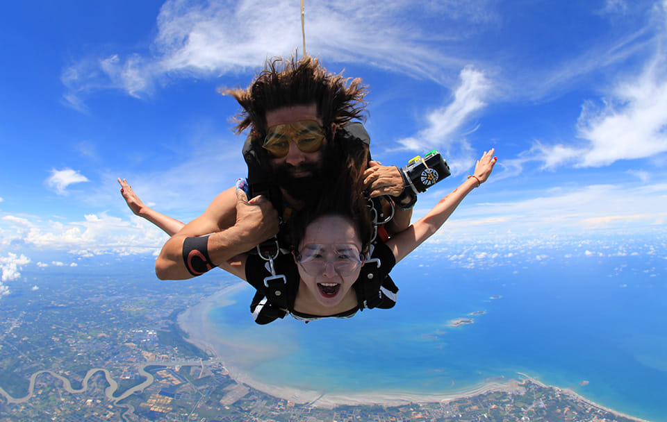 From Pattaya: Tandem Skydive Admission Ticket