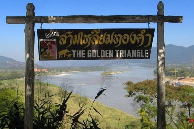 Chiang Mai-Chiang Rai: White and Blue Temple-Black Museum-Golden Triangle-Boat Trip 8
