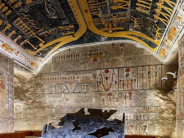 Hot Air Balloon Adventure Over Colossi of Memnon in Luxor