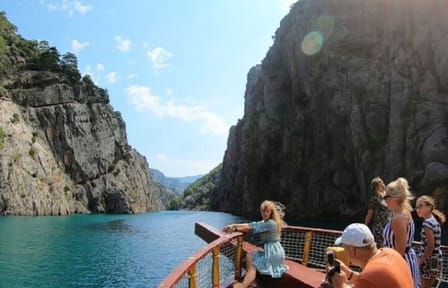 All Inclusive Green Canyon Boat Tour with Lunch and Soft Drinks