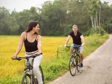 Cycle Along the Mahaweli River and Explore Kandy, Sri Lanka