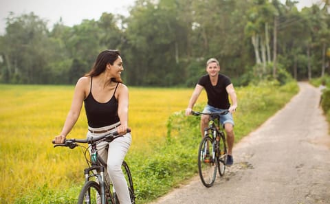Cycle Along the Mahaweli River and Explore Kandy, Sri Lanka
