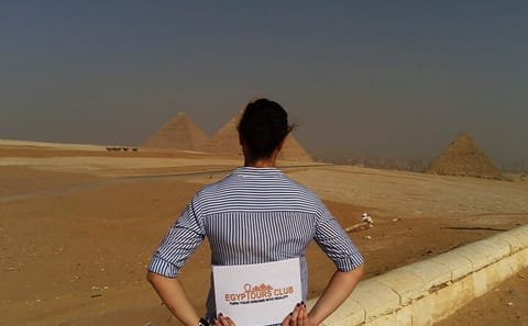 Cairo Day Tour: Pyramids of Giza, Egyptian Museum & Bazaar
