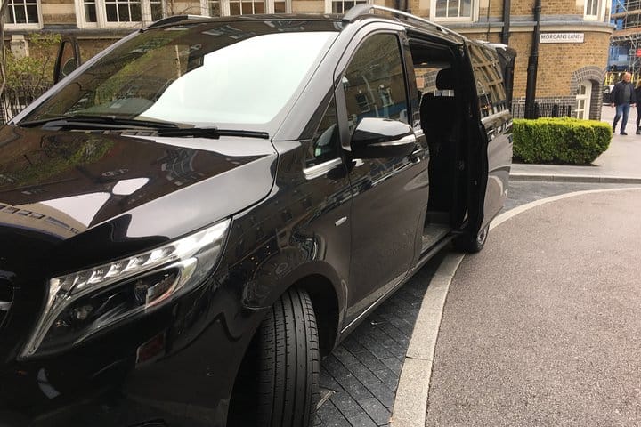 Private transfers between London Heathrow - London City Airports 6