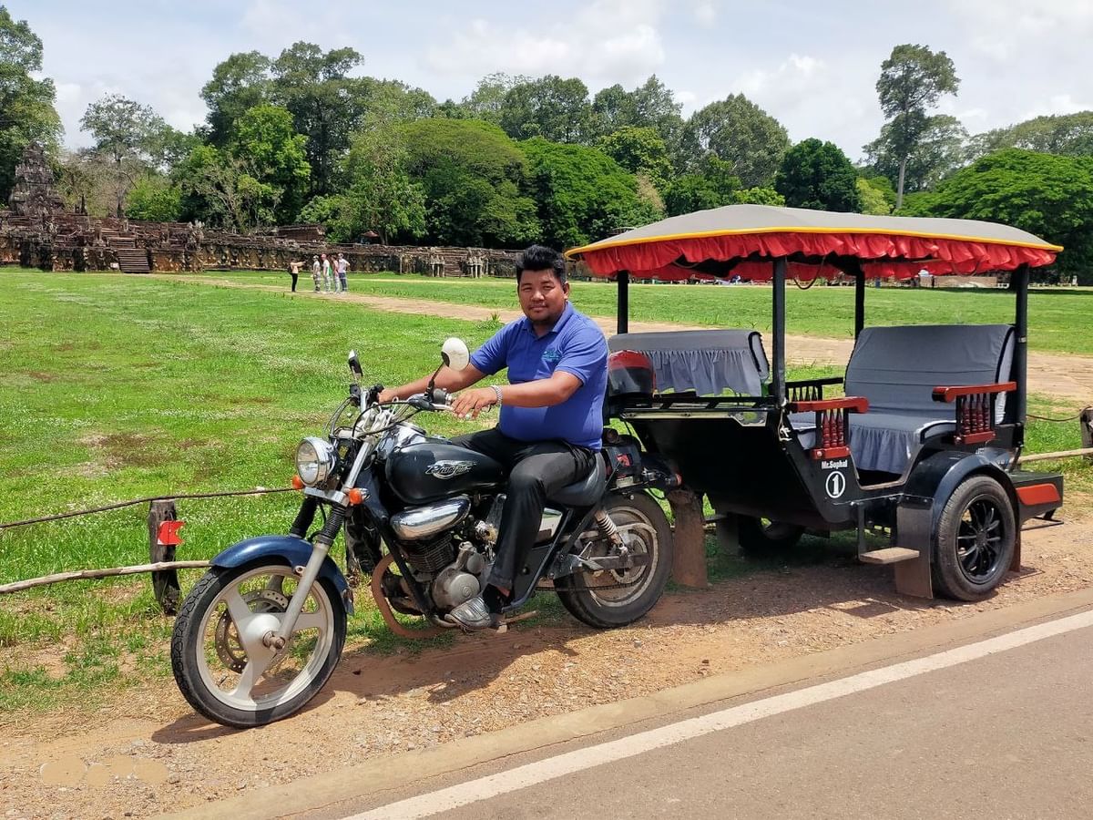 Private Angkor Wat Tuk-Tuk Tour with Sunrise, Sunset & Local Markets