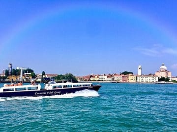 Motorboat Rental with Optional Aperitif in Venice