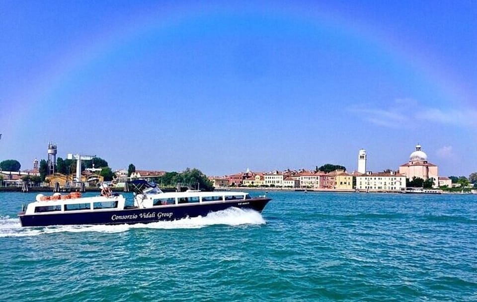 Motorboat Rental with Optional Aperitif in Venice