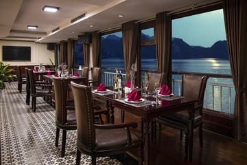 Luxury 2-Day Cruise and Kayaking Tour in Ha Long Bay