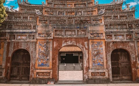 Hue Imperial City Tour: Explore Palaces and Gardens