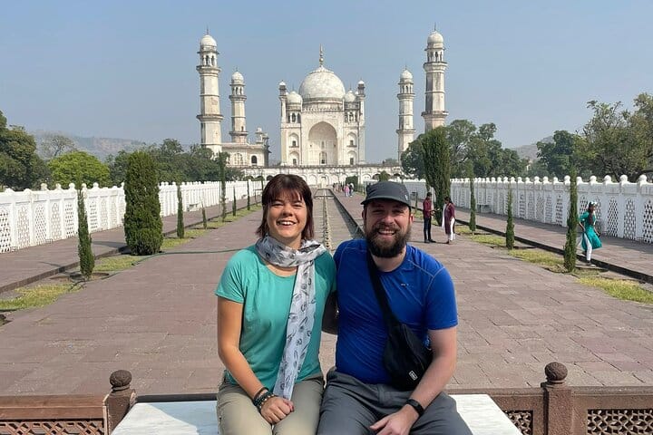 Ancient Caves, Forts, Taj & Temples Expedition