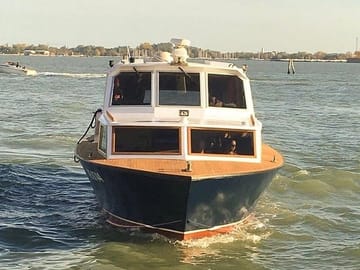 Private Boat Rental with Driver in Venice for 2.5 Hours