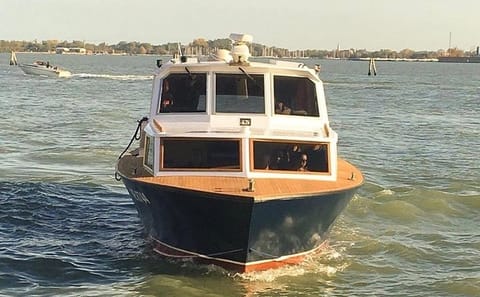 Private Boat Rental with Driver in Venice for 2.5 Hours