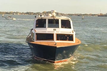 Private Boat Rental with Driver in Venice for 2.5 Hours